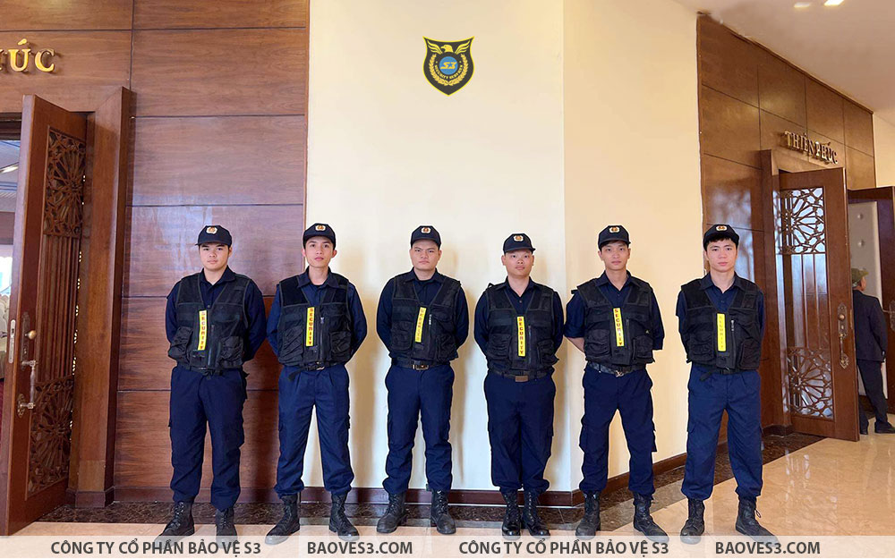 Nhân sự bảo vệ để kiểm soát an ninh, đảm bảo môi trường làm việc an toàn