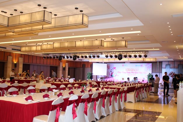 Phòng Tiệc Mộc Sơn – Không Gian Tiệc Thanh Lịch Và Hòa Mình Vào Thiên Nhiên